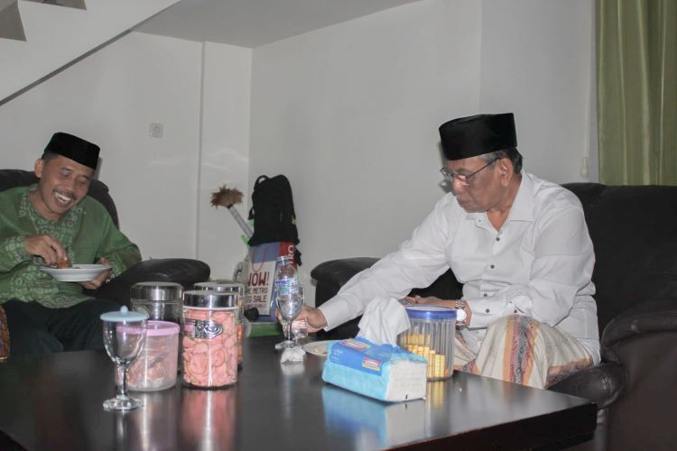Mengenang K.H. Hasyim Muzadi Lewat Tawa