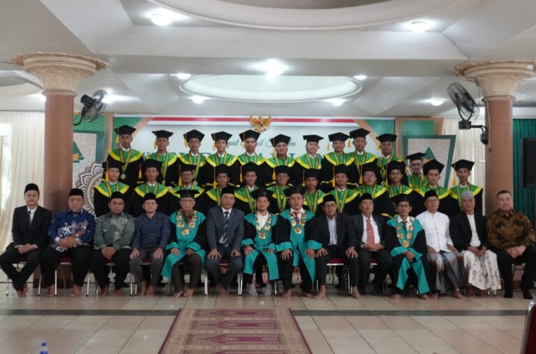 STKQ Al-Hikam Depok Gelar Wisuda ke-10 dan Pengukuhan Mahasiswa Baru: Dari Tafsir Menuju Transformasi Peradaban
