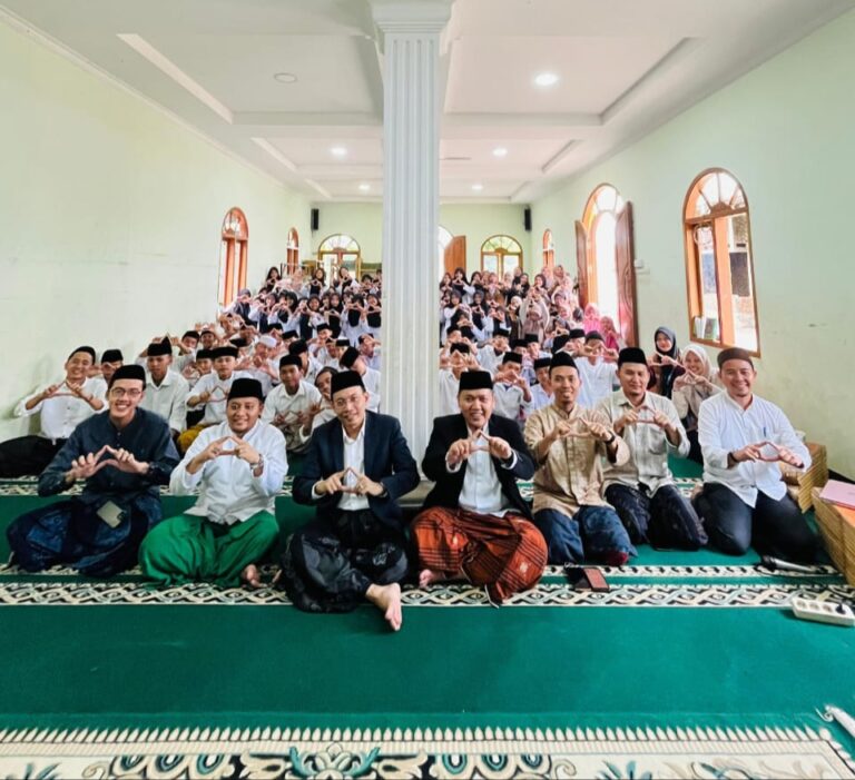 KKN STKQ Al-Hikam Gelar Sarasehan ilmiah Bersama Pesantren Fathul Ulum wal Hikam untuk Menyambut DPL dan Mempererat Silaturahmi