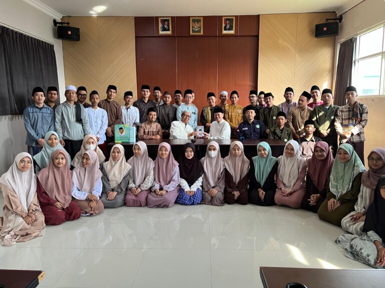 Rombongan Ziarah STKQ Al-Hikam Depok Kunjungi Ma’had Bahrul Huda Tuban